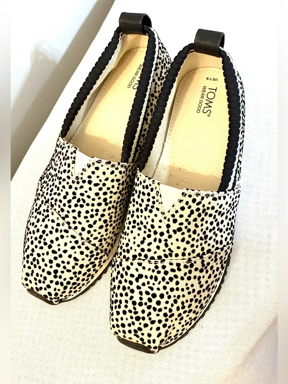 Toms Youth size 5 Kids Slip-On shoes Beige with Black Spots